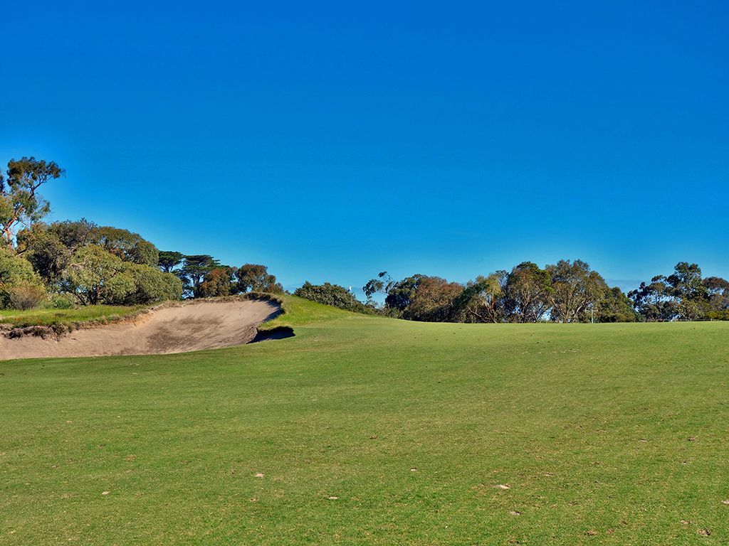 10th Hole at Royal Melbourne Golf Club (West) (312 Yard Par 4)
